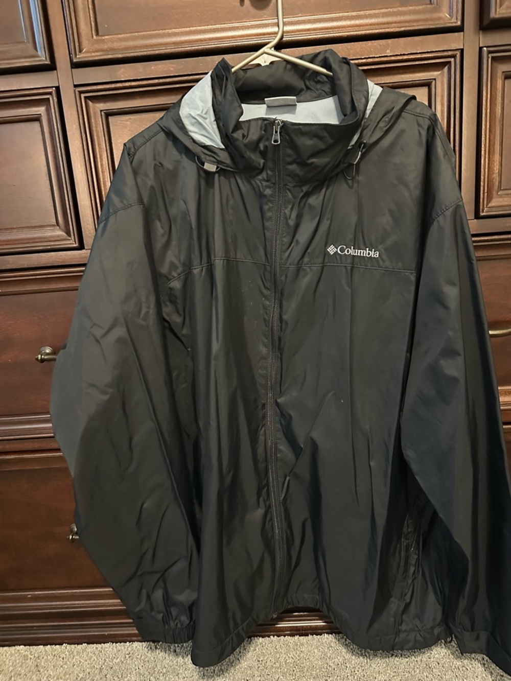 Columbia Black Hooded Windbreaker with Light Gray Lining